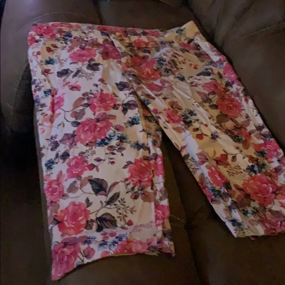 Flowered St John’s Bay Jean Capris size 20